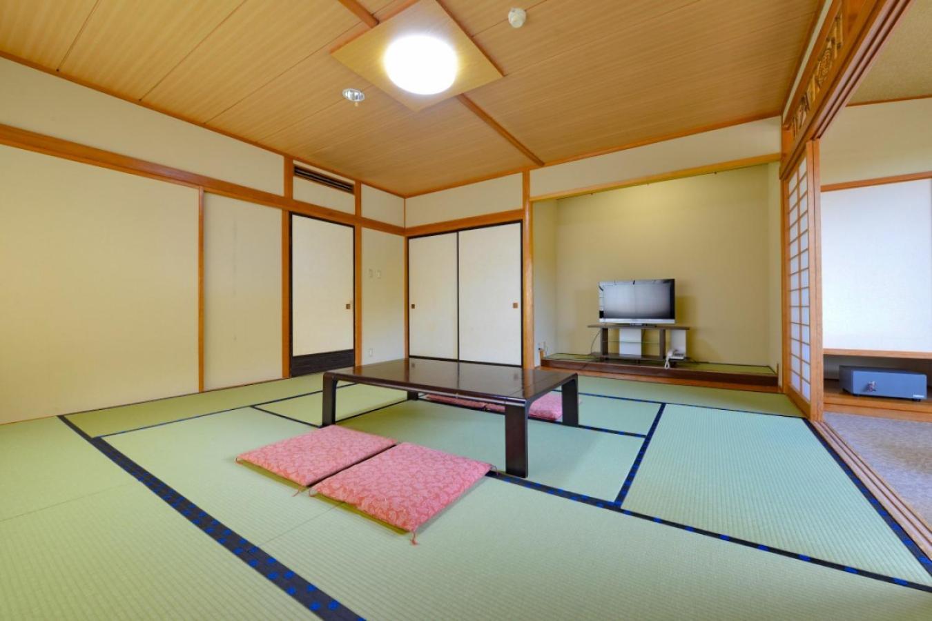 Hotel Ooedo Onsen Monogatari Shinshu Kakeyu à Ueda Chambre photo